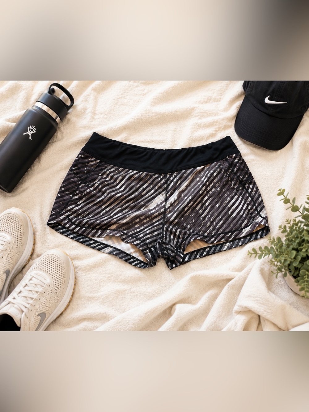 Athleta Striped Running Shorts Women’s Medium | Lined Athletic Workout Shorts